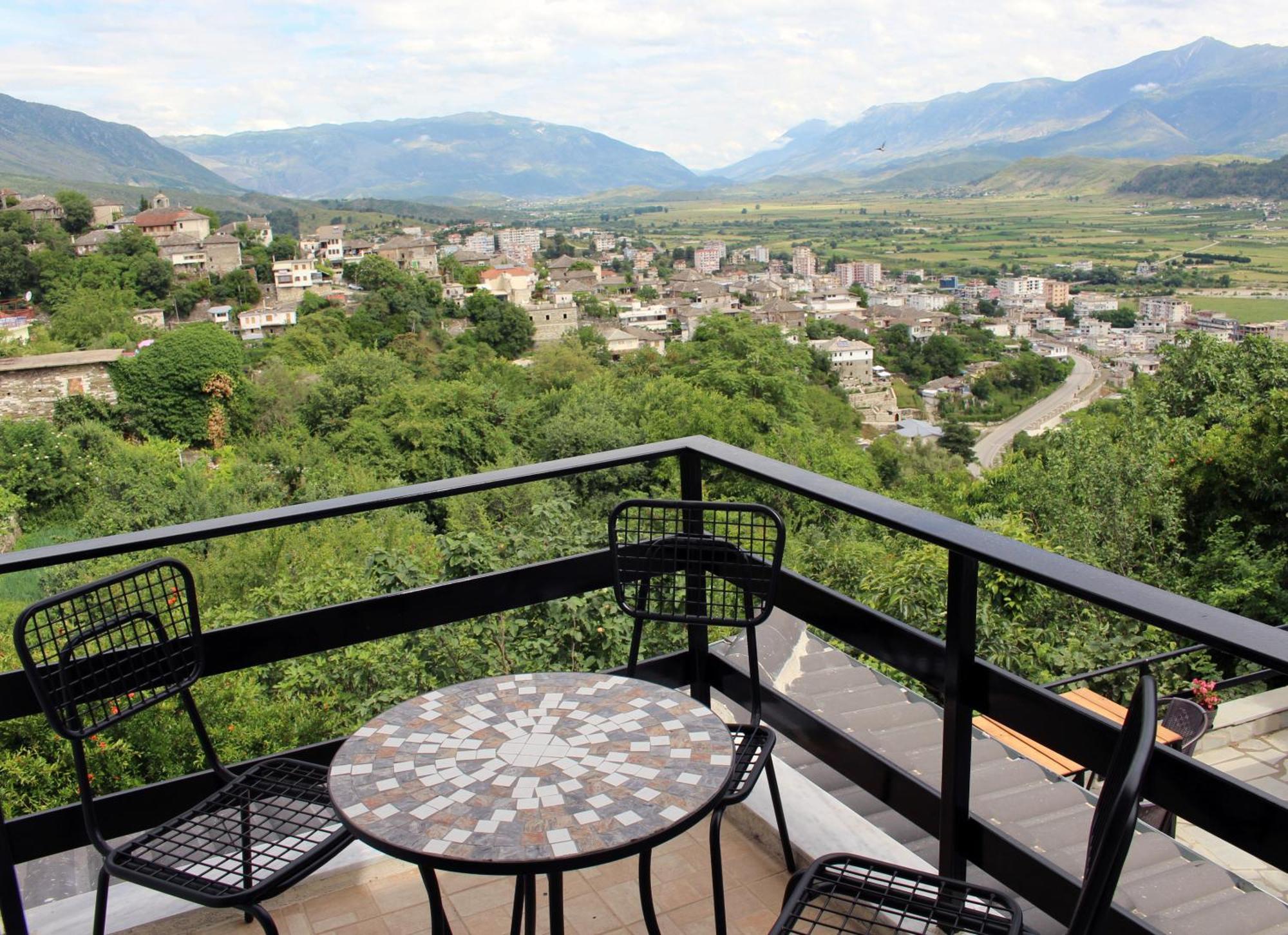 Guest House Amades Gjirokastër Exterior foto